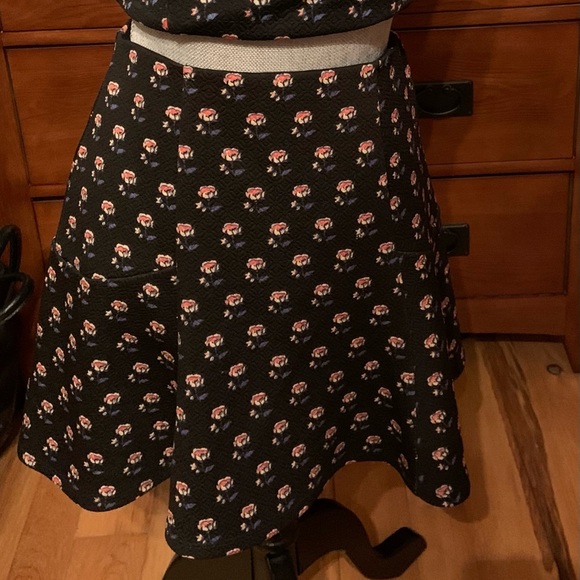 2 piece. Tank and matching skirt. Side zip - Picture 2 of 2